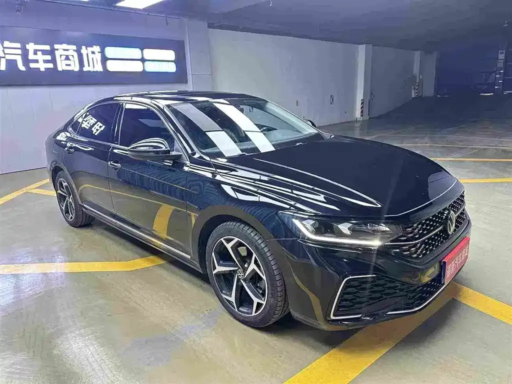 Volkswagen Passat — фото 1