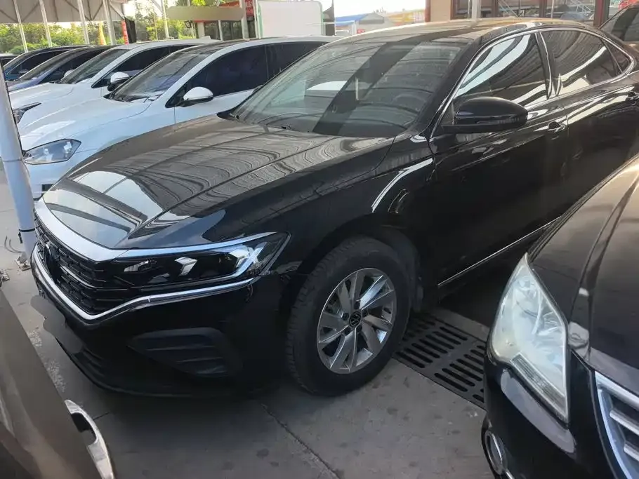 Volkswagen Passat — фото 1
