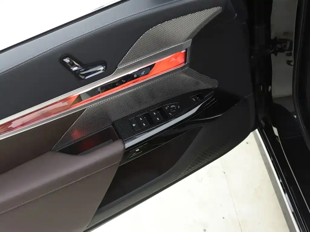 BMW 7 Series — фото 10