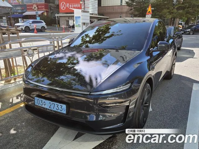 Tesla Model Y — фото 10