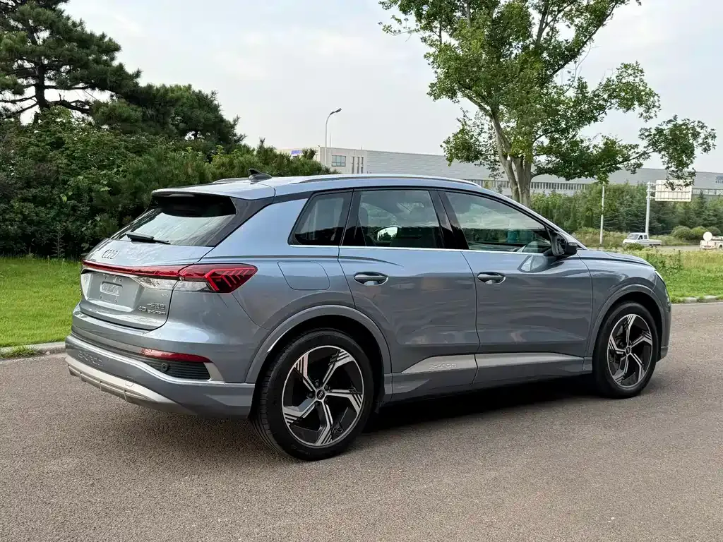 Audi Q4 e-tron — фото 3