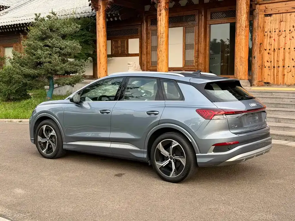 Audi Q4 e-tron — фото 9