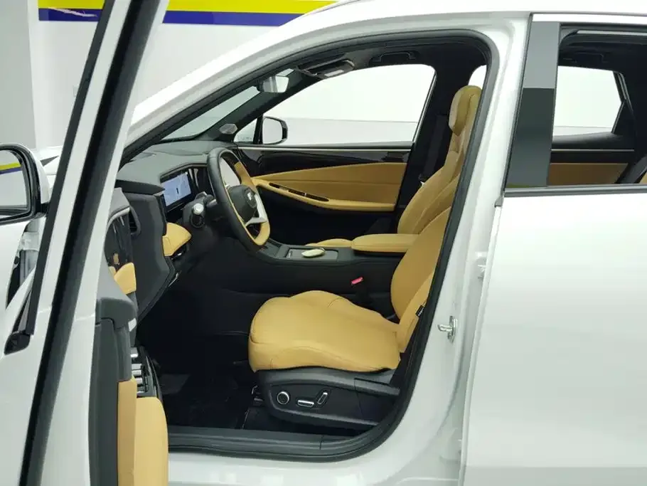 Geely Galaxy L7 — фото 10
