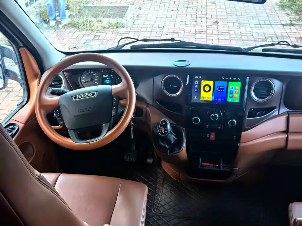 IVECO Ousheng — фото 10