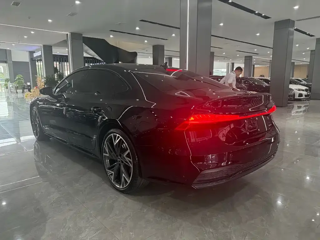 Audi A7L — фото 8