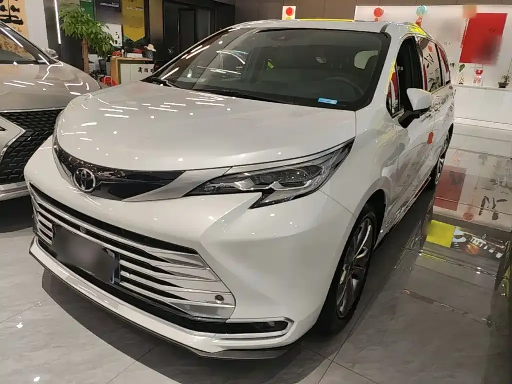Toyota Sienna — фото 4