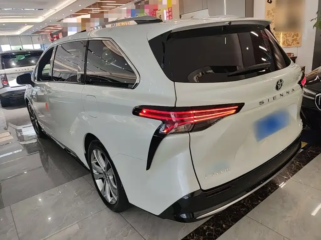 Toyota Sienna — фото 9
