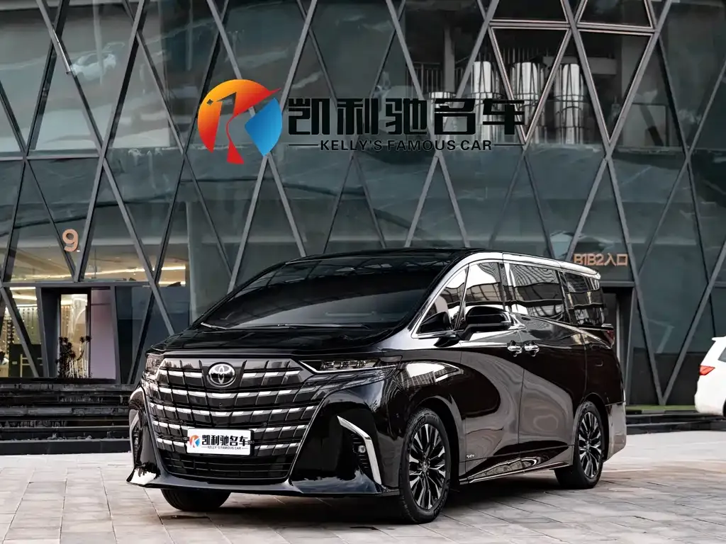 Toyota Alphard — фото 1