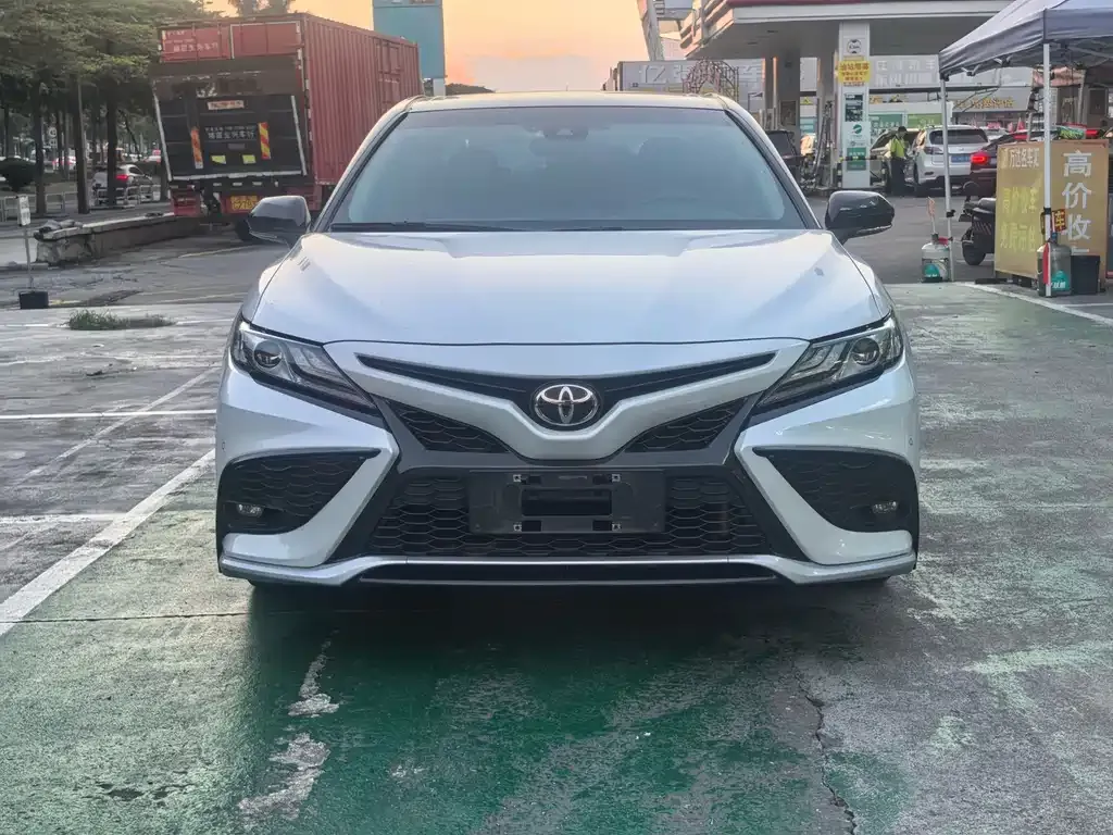 Toyota Camry — фото 4