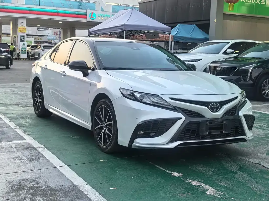 Toyota Camry — фото 10