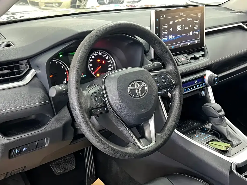 Toyota Wildlander — фото 10