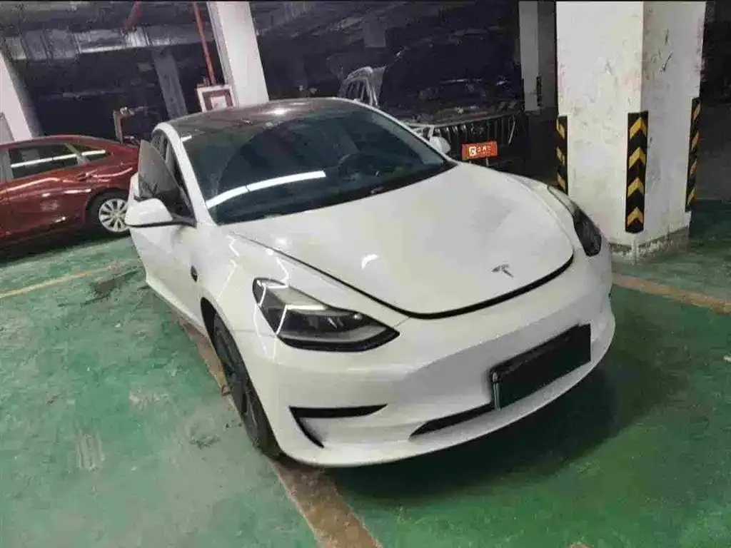 Tesla Model 3 — фото 1