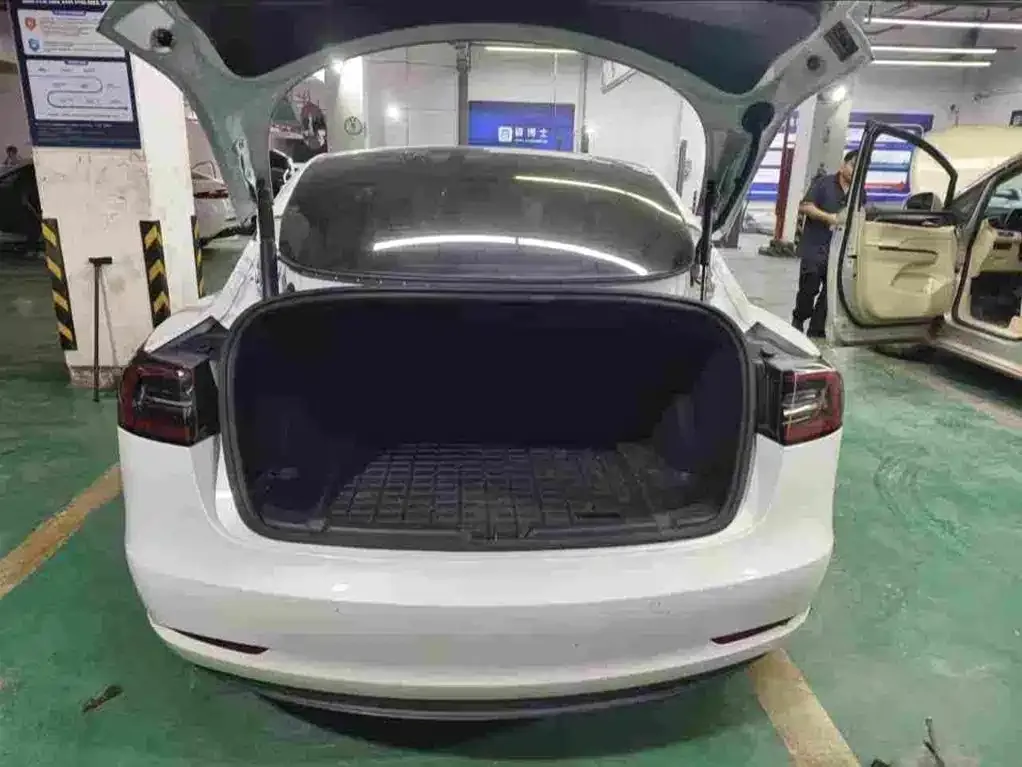 Tesla Model 3 — фото 3