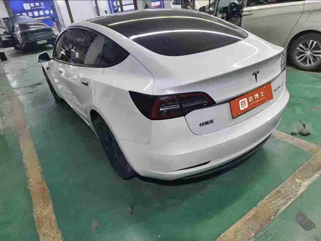 Tesla Model 3 — фото 4