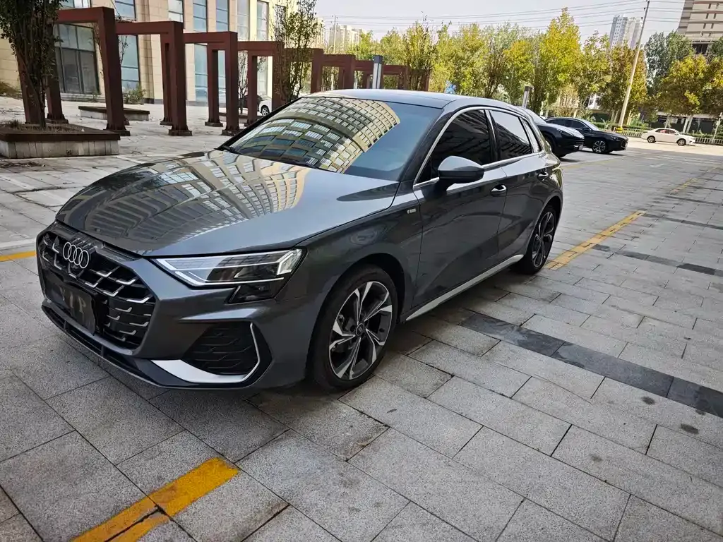 Audi A3 — фото 1