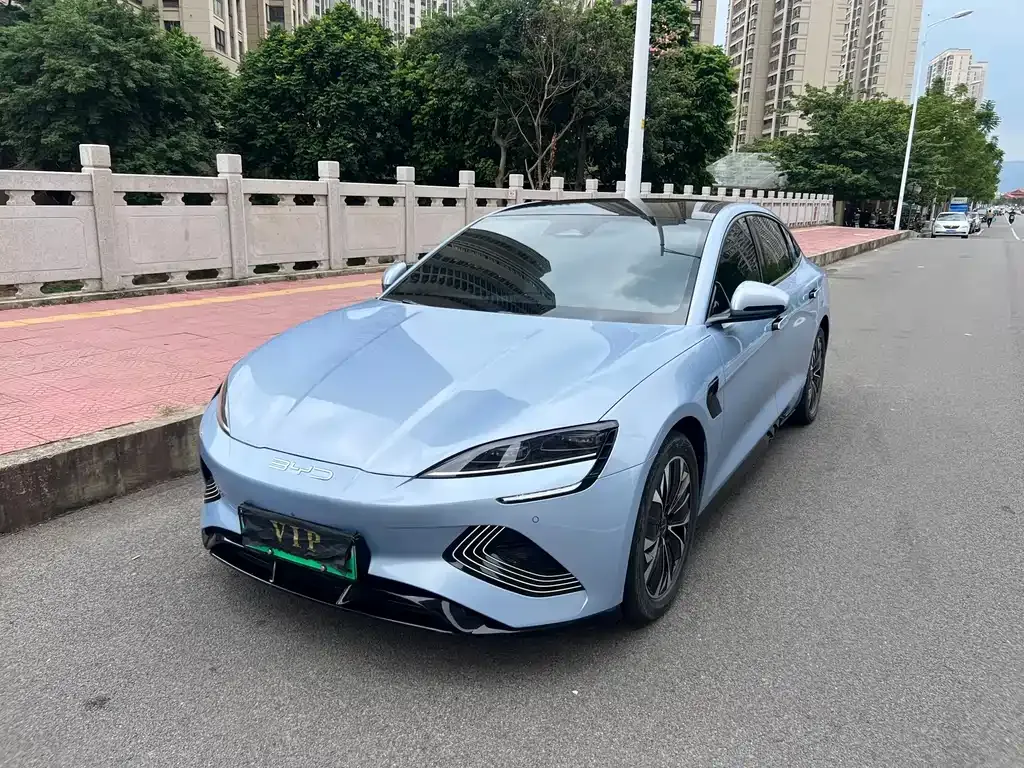 BYD Seal — фото 1