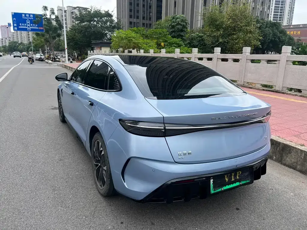 BYD Seal — фото 8