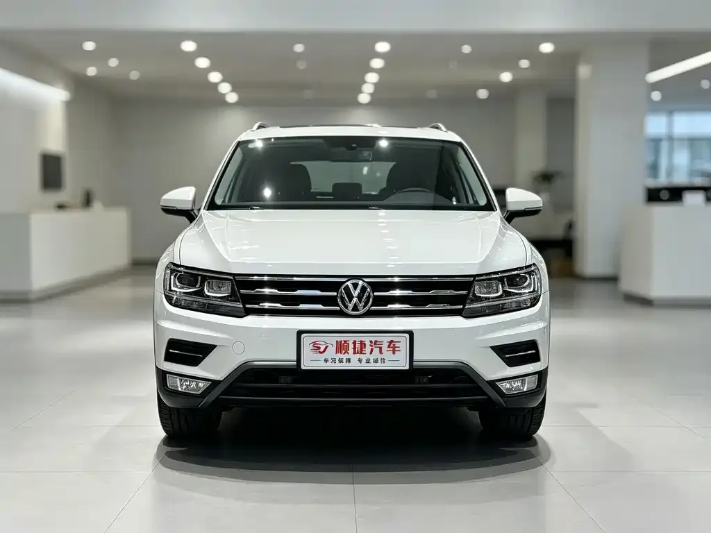 Volkswagen Tiguan L — фото 6