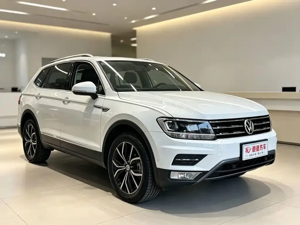 Volkswagen Tiguan L — фото 8