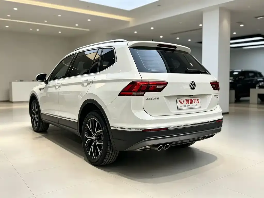 Volkswagen Tiguan L — фото 7