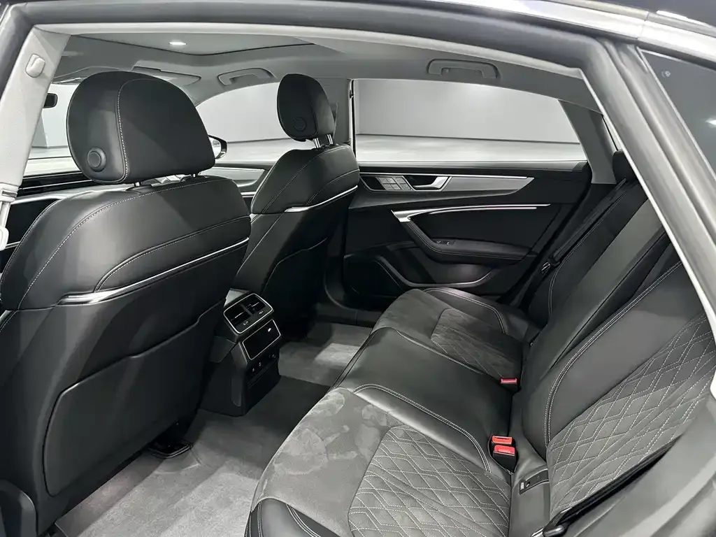 Audi A7L — фото 6