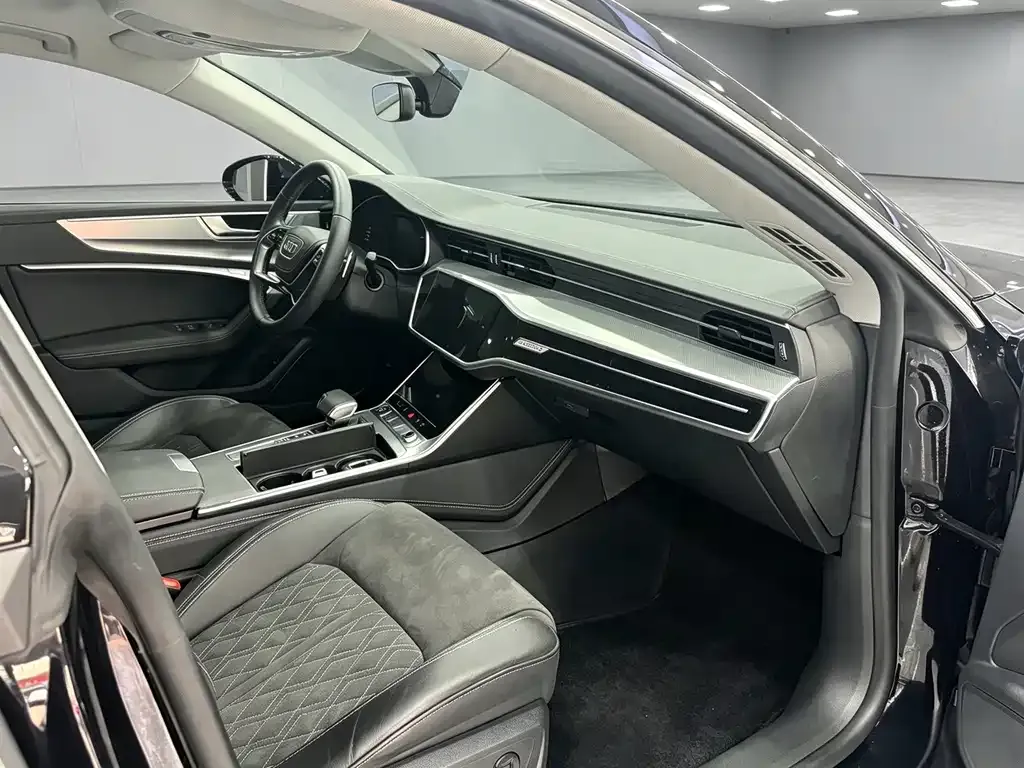 Audi A7L — фото 9