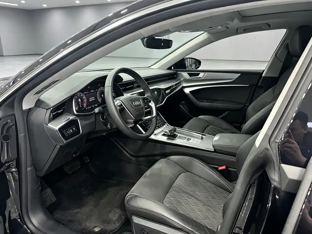 Audi A7L — фото 10