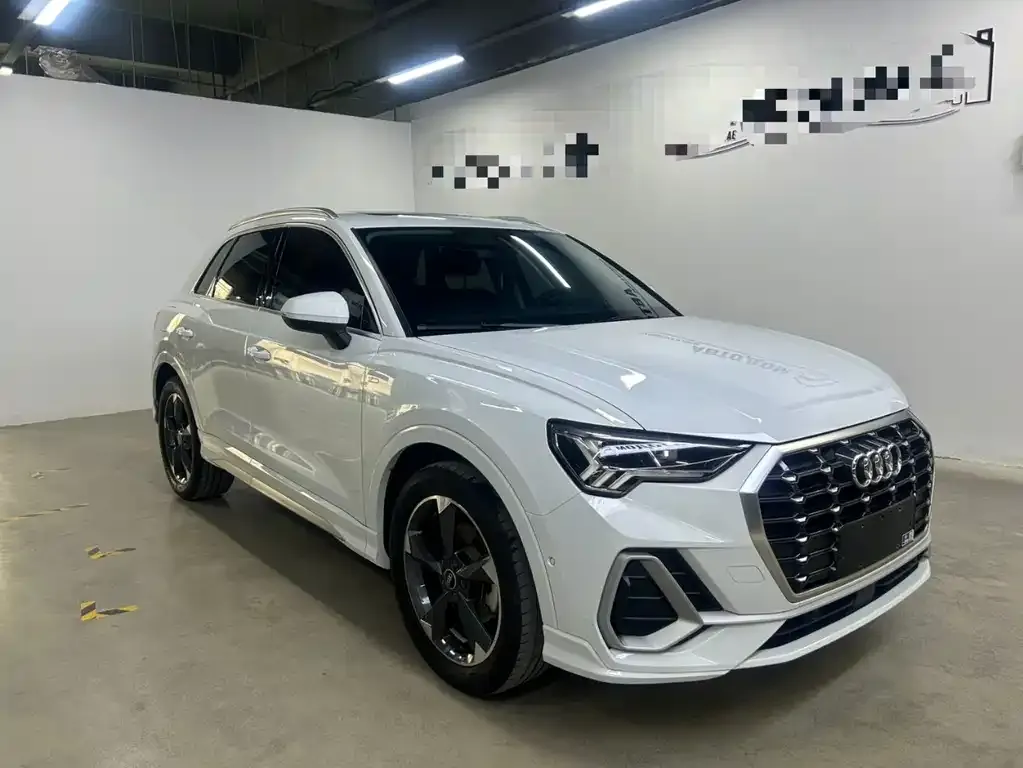 Audi Q3 — фото 1