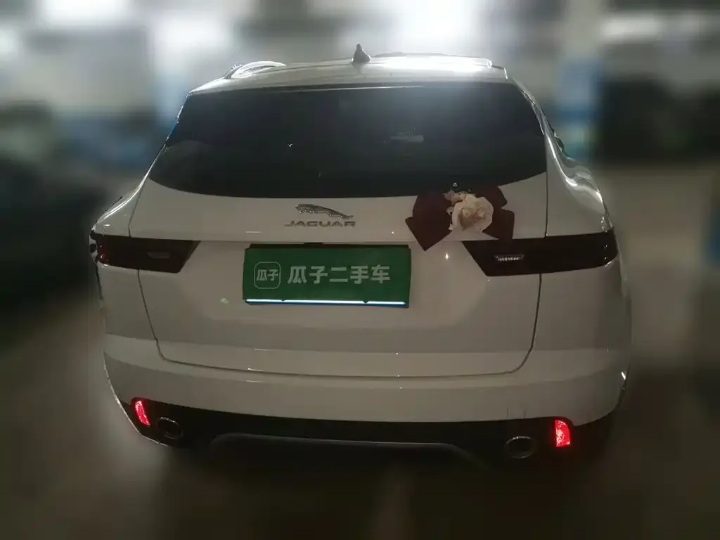 Jaguar E-PACE — фото 10