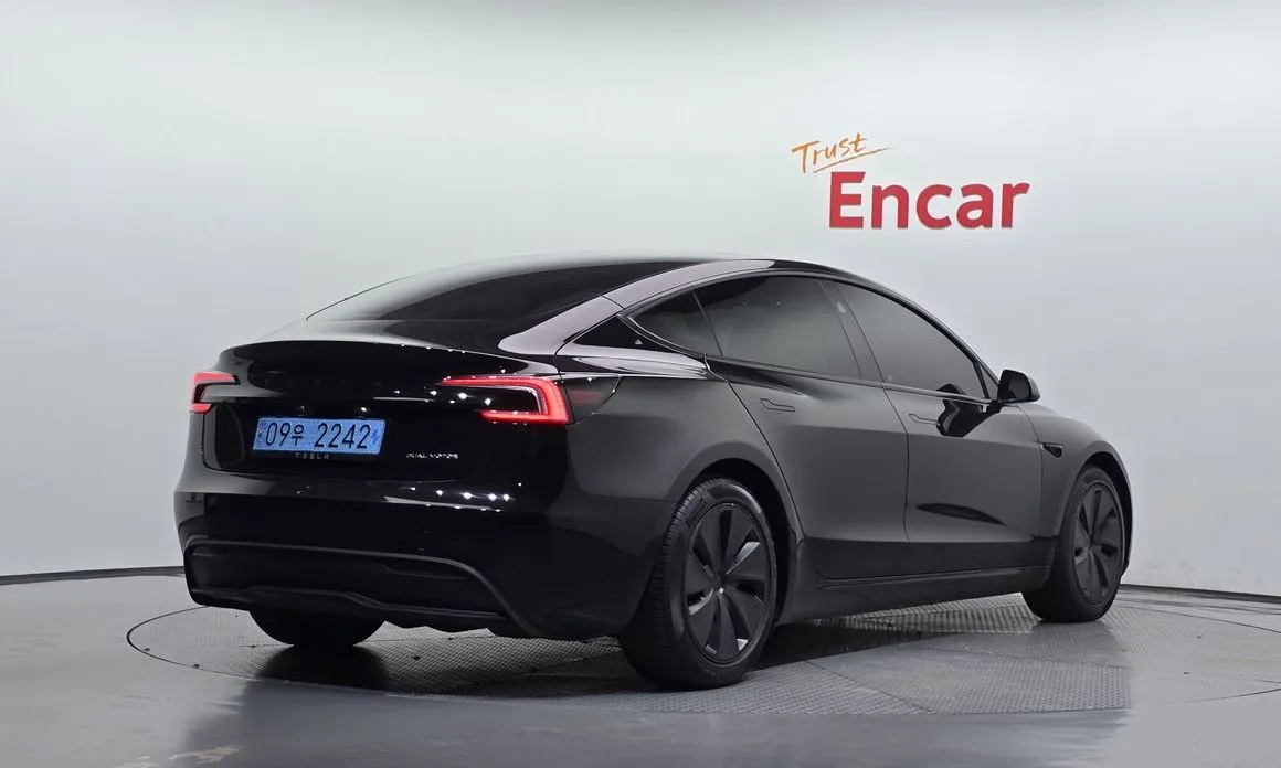 Tesla Model 3 — фото 3