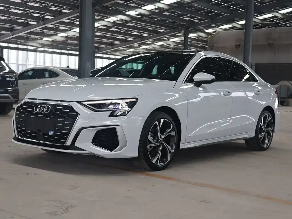 Audi A3 — фото 1