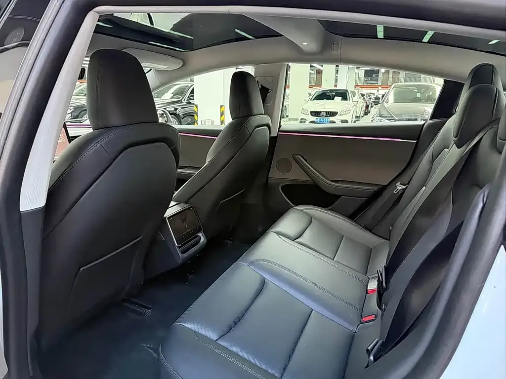 Tesla Model 3 — фото 4