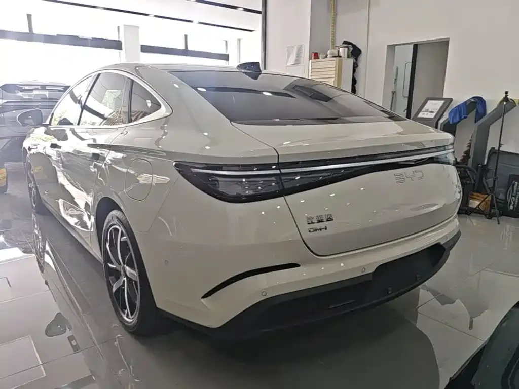 BYD Seal 07 DM-i — фото 7
