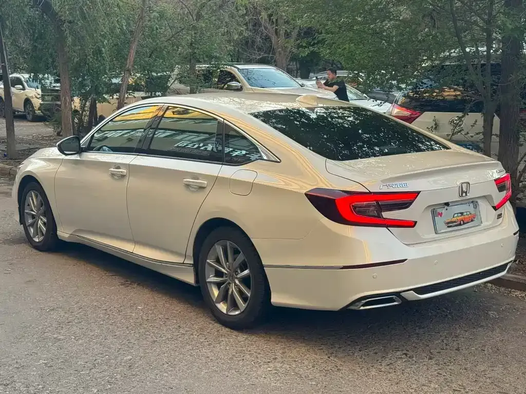 Honda Accord — фото 9