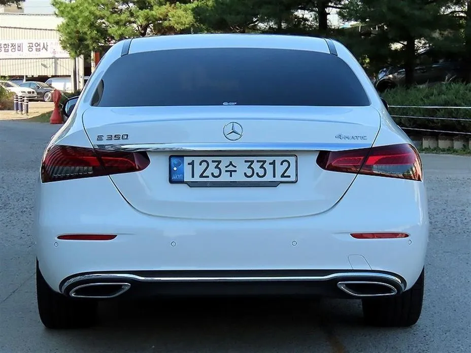 Mercedes-Benz E-Class — фото 2