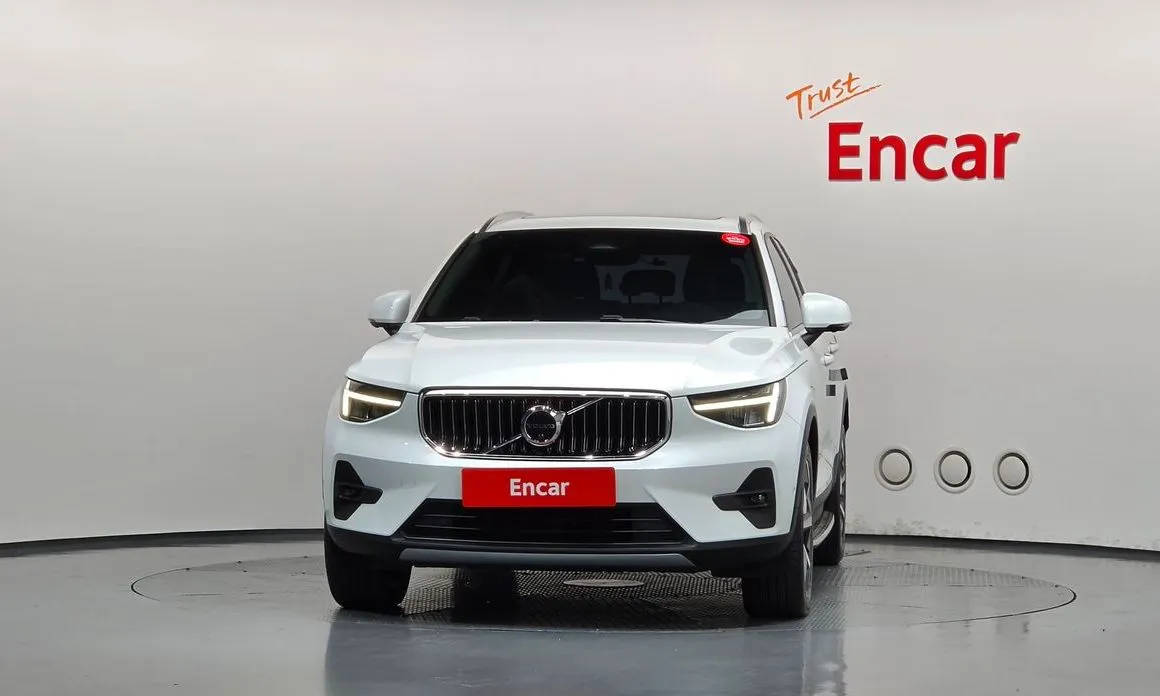 Volvo XC40 — фото 10
