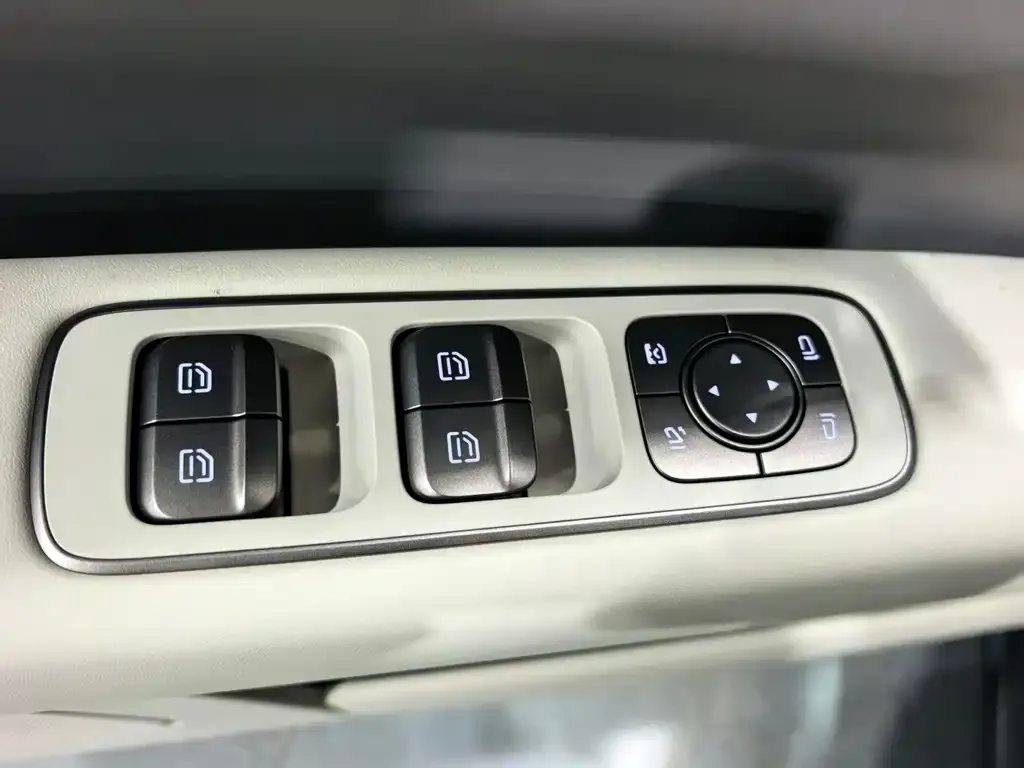 Li Auto Li i6 — фото 10