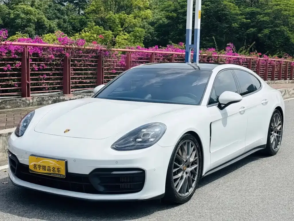 Porsche Panamera — фото 1