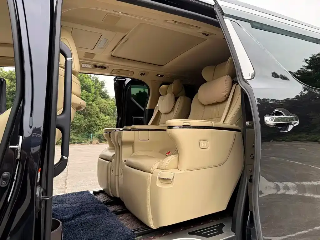Toyota Vellfire — фото 2