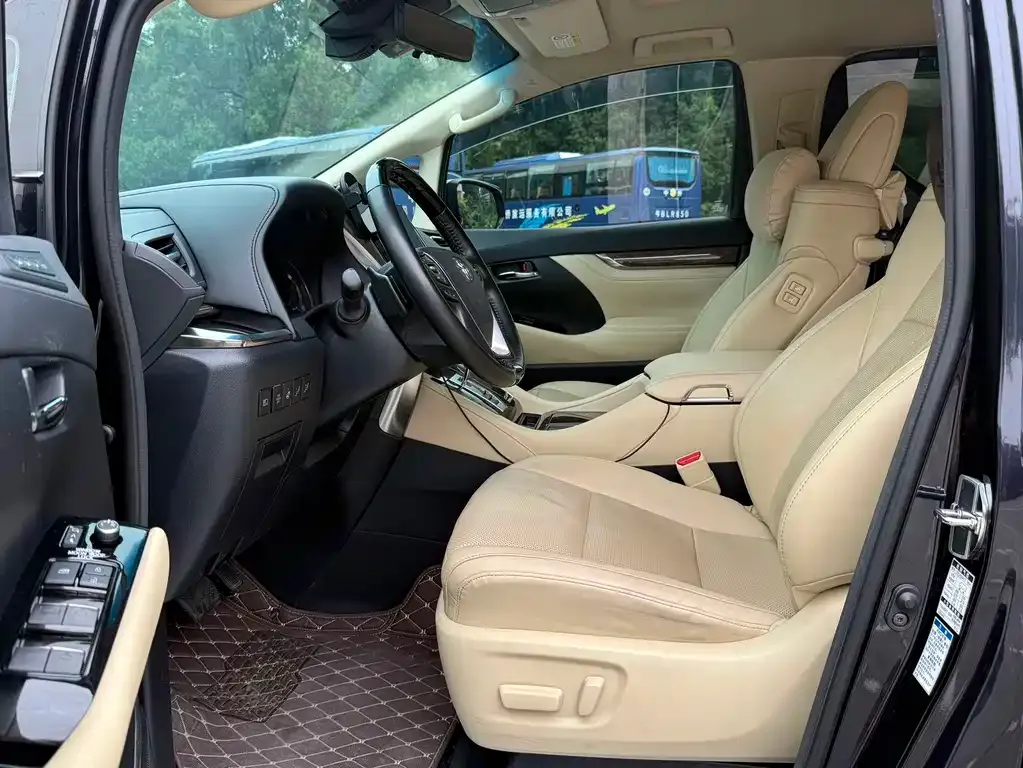 Toyota Vellfire — фото 5
