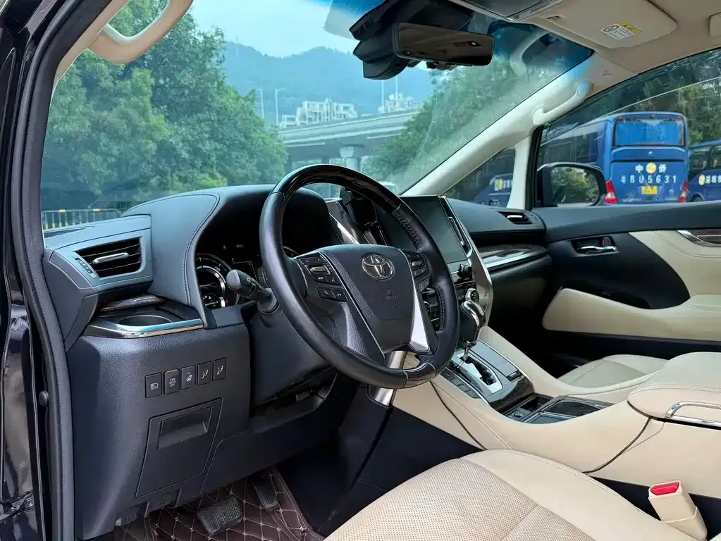 Toyota Vellfire — фото 4
