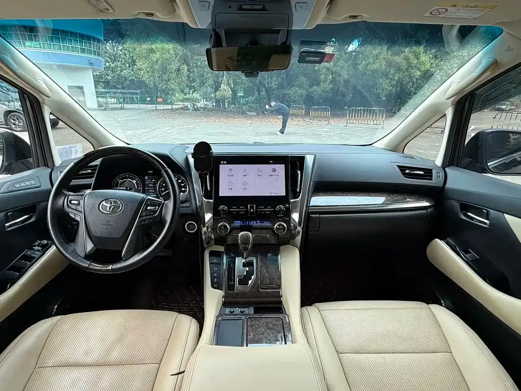 Toyota Vellfire — фото 9