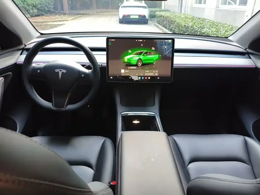 Tesla Model Y — фото 8