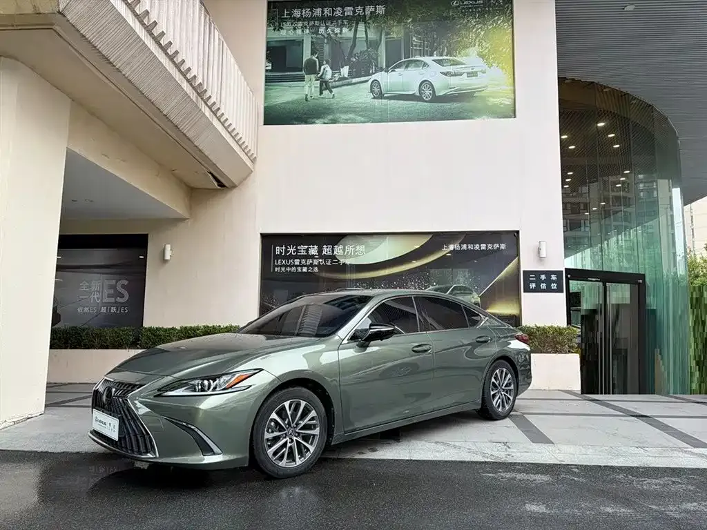 Lexus ES — фото 1