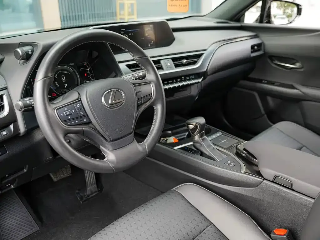 Lexus UX — фото 2