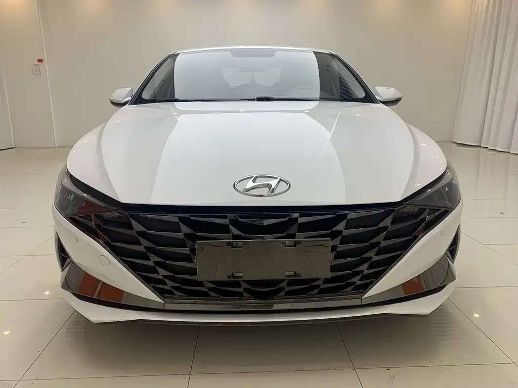 Hyundai Elantra — фото 10