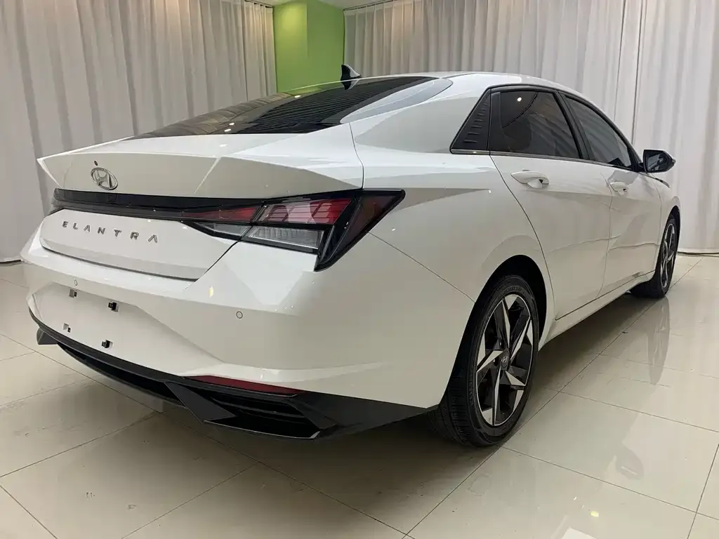 Hyundai Elantra — фото 6