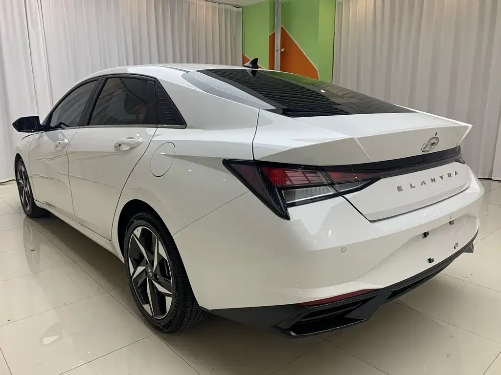 Hyundai Elantra — фото 4