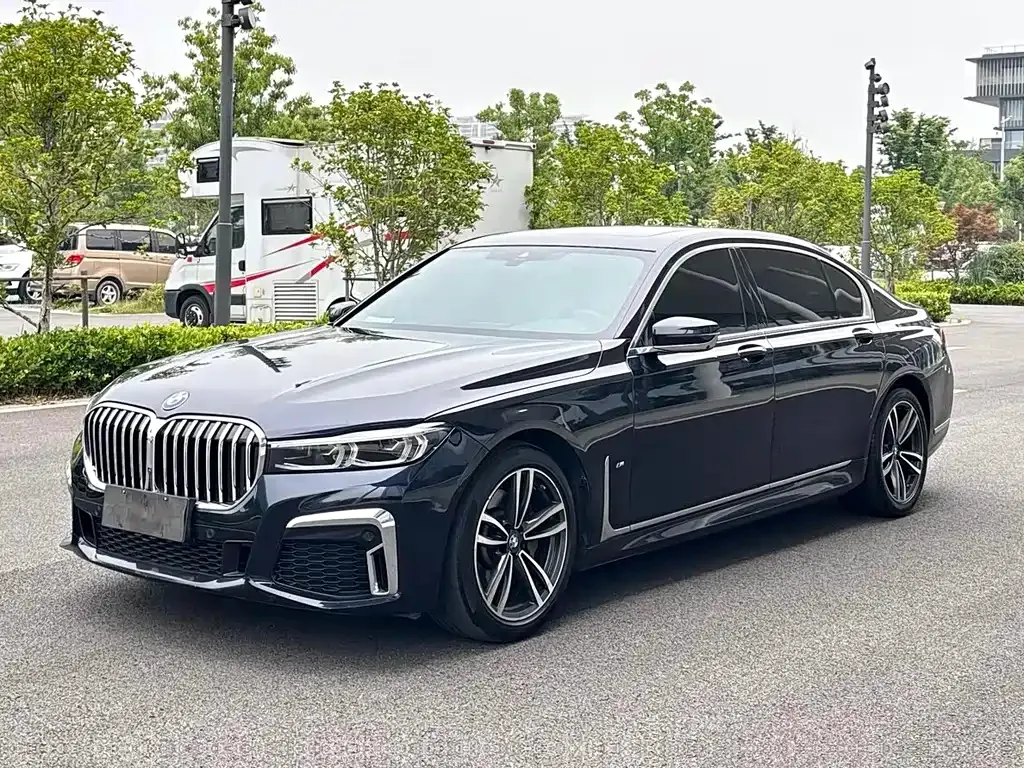 BMW 7 Series — фото 1