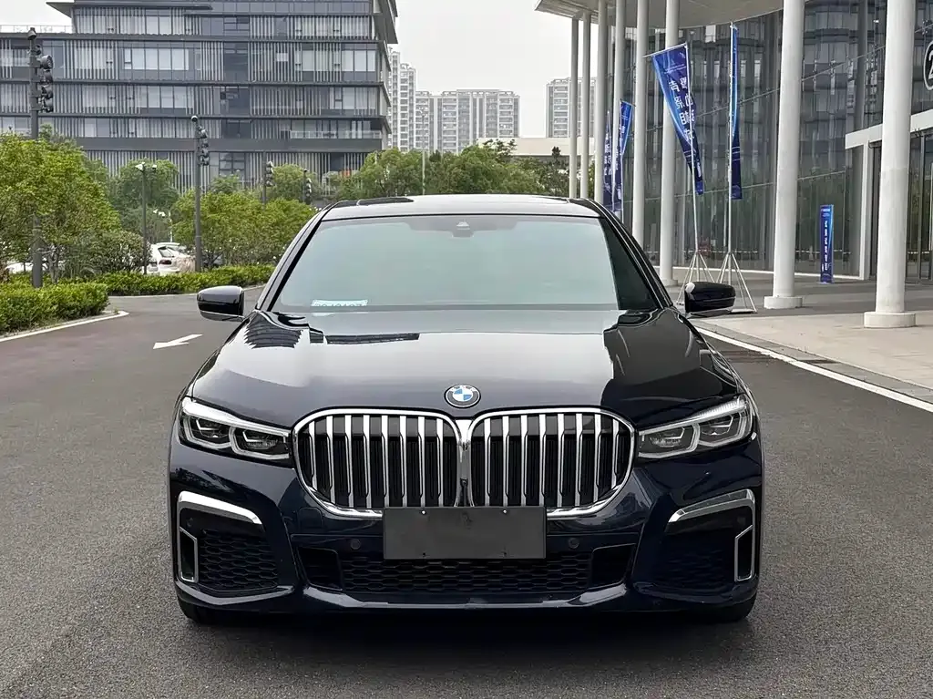 BMW 7 Series — фото 10